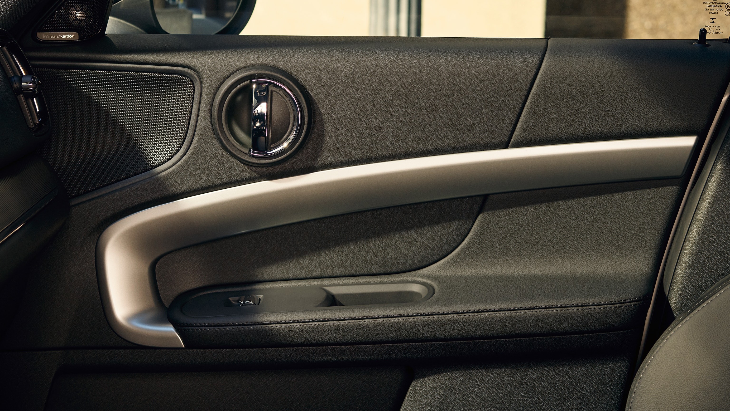 MINI Countryman hybrid – linije boja – kokpit, obloge na vratima, akcentne linije MINI Countryman hybrid – linije boja – kokpit, obloge na vratima, akcentne linije